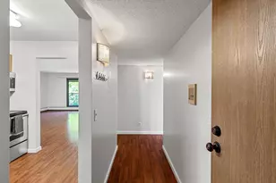 10441 Greenbrier Rd, Minnetonka, MN 55305 - Photo 4