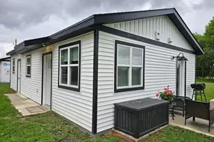 201 1/2 10th Ave SE, Pipestone, MN 56164 - Photo 1