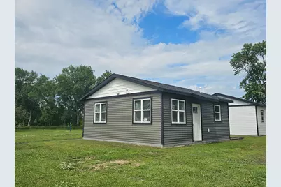 201 10th Avenue SE, Pipestone, MN 56164 - Photo 1