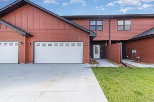 811 Viburnum St, Belle Plaine, MN 56011 - Photo 2