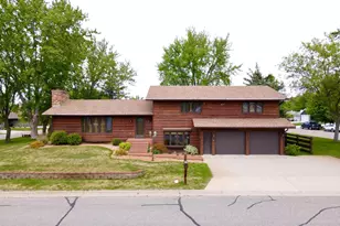 308 Lincoln Ave SW, Wadena, MN 56482 - Photo 1