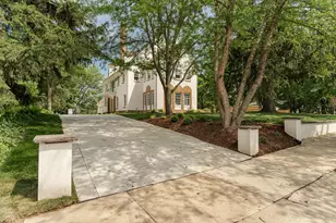 925 6th St SW, Rochester, MN 55902 - Photo 2