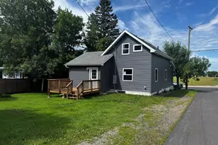 402 N Elba Ave, Eveleth, MN 55734 - Photo 1