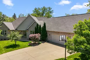 600 Sibley Ct, Mendota Heights, MN 55118 - Photo 1