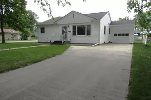 302 S 12th St, Montevideo, MN 56265 - Photo 1