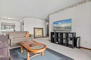 999 41st Ave NE, Columbia Heights, MN 55421 - Photo 8