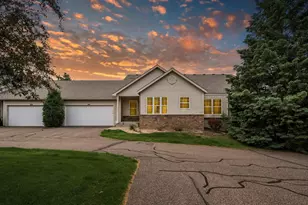 164 Wedgewood Dr, Mahtomedi, MN 55115 - Photo 1