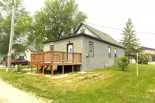 101 1st St SE, Baudette, MN 56623 - Photo 2