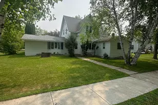 406 Roberts Ave NE, Warroad, MN 56763 - Photo 2