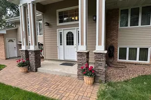 8000 Winnetka Heights Dr, Golden Valley, MN 55427 - Photo 4