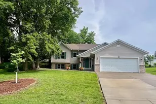 131 24th St W, Hastings, MN 55033 - Photo 1