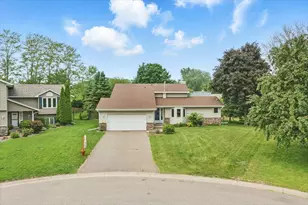 5492 Golfview Pl N, Oakdale, MN 55128 - Photo 1