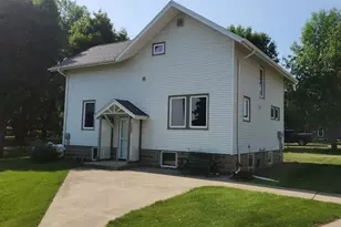 313 E 2nd St, Hills, MN 56138 - Photo 4