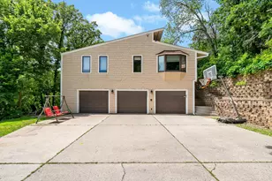 955 McKnight Rd S, Saint Paul, MN 55119 - Photo 1