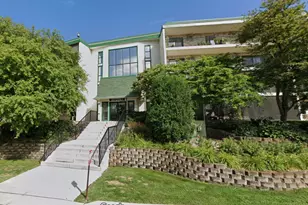 10411 Cedar Lake Rd, Hopkins, MN 55305 - Photo 4