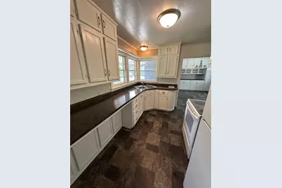 332 E Pleasant Avenue, Ellsworth, WI 54011 - Photo 10