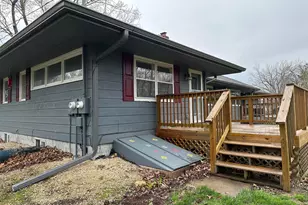 332 E Pleasant Ave, Ellsworth, WI 54011 - Photo 4