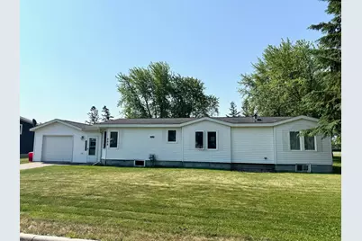 808 6th Street NE, Roseau, MN 56751 - Photo 1