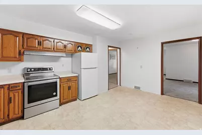 1319 Kandiyohi Avenue SW, Willmar, MN 56201 - Photo 4