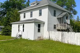 302 State Ave S, Warroad, MN 56763 - Photo 1