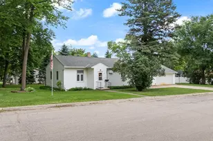 223 W Rotherwood St, Ivanhoe, MN 56142 - Photo 1