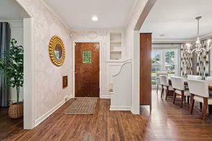 512 Janalyn Cir, Golden Valley, MN 55416 - Photo 2