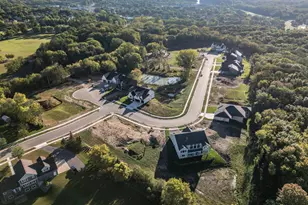 719 Ensconsed Way, Chaska, MN 55318 - Photo 4