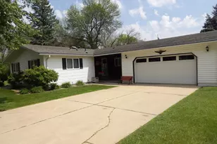 1900 10th Pl NE, Austin, MN 55912 - Photo 1