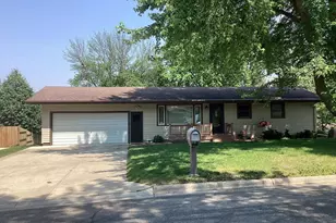 1113 Rosehill Dr, Albert Lea, MN 56007 - Photo 1