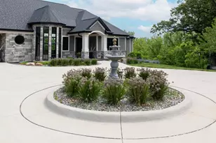 1500 Weatherhill Ridge Ct SW, Rochester, MN 55902 - Photo 4