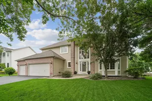 8017 Lismore Cir, Eden Prairie, MN 55347 - Photo 2