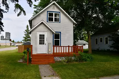 524 Horace Avenue N, Thief River Falls, MN 56701 - Photo 1
