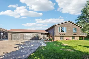 733 N Meadow Dr, Hudson, WI 54016 - Photo 1