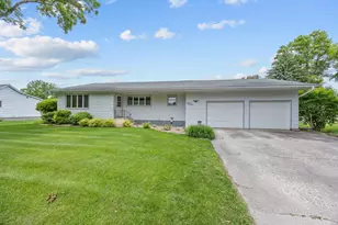 226 Ash Ave, Bird Island, MN 55310 - Photo 2