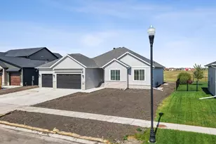 2924 Prairie Farms Cir S, Fargo, ND 58104 - Photo 48