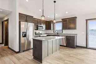 492 Coyote Way, New Richmond, WI 54017 - Photo 2