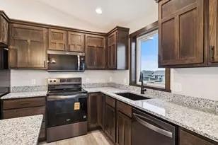 491 Coyote Way, New Richmond, WI 54017 - Photo 6