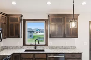 491 Coyote Way, New Richmond, WI 54017 - Photo 4