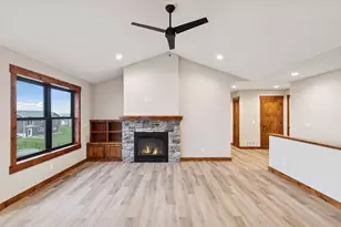 437 Coyote Way, New Richmond, WI 54017 - Photo 14