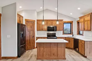 437 Coyote Way, New Richmond, WI 54017 - Photo 2