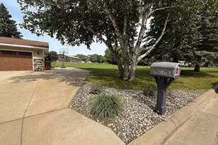 112 Orchard Cir, Montevideo, MN 56265 - Photo 4