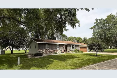 112 Orchard Circle, Montevideo, MN 56265 - Photo 2