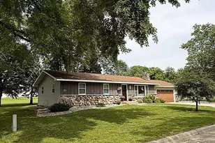 112 Orchard Cir, Montevideo, MN 56265 - Photo 2
