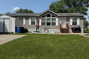 108 Wilson Dr, Owatonna, MN 55060 - Photo 1