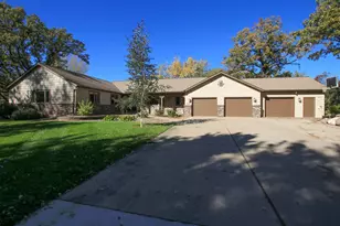 660 Lakewood Dr S W, Hutchinson, MN 55350 - Photo 38