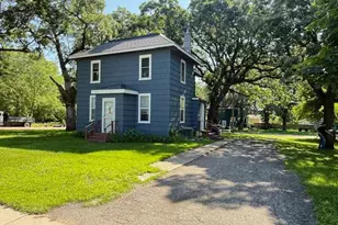 311 N Grove St, Redwood Falls, MN 56283 - Photo 1