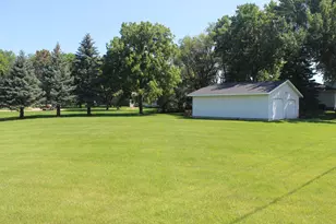 402 W 1st St, Sherburn, MN 56171 - Photo 38