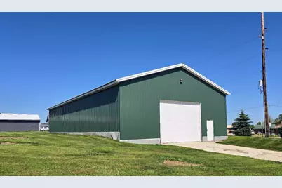 320 3rd Avenue NW, Pipestone, MN 56164 - Photo 1