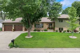 611 Viking Dr, Marshall, MN 56258 - Photo 1