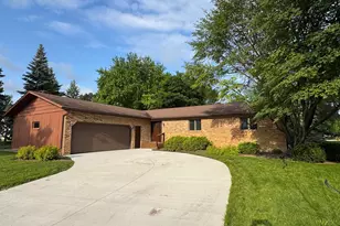 605 Arbor Ct, Marshall, MN 56258 - Photo 1